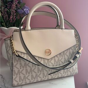 🤍 Michael Kors Satchel 🤍